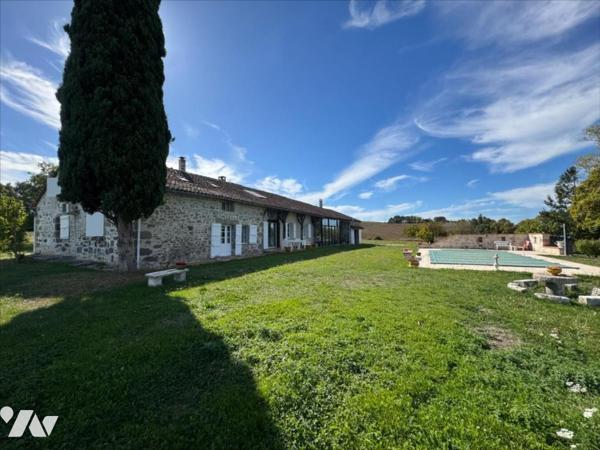 PROPRIETE AVEC VUE DEGAGEE ET PISCINE