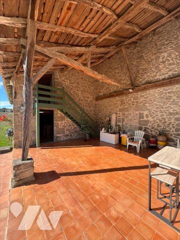 PROPRIETE AVEC VUE DEGAGEE ET PISCINE