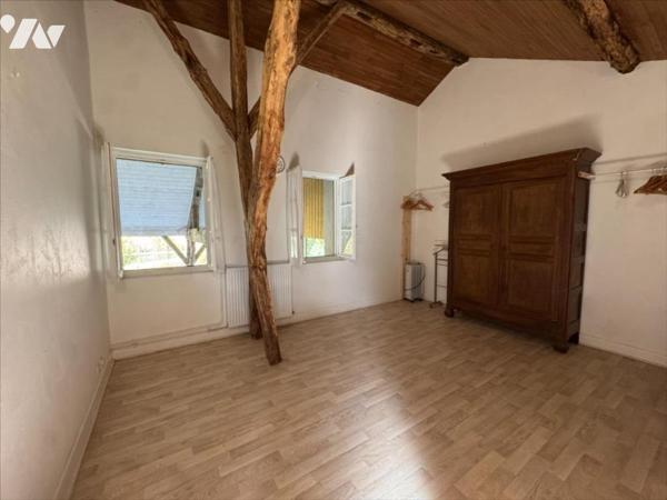 PROPRIETE AVEC VUE DEGAGEE ET PISCINE