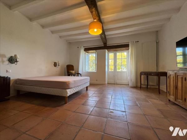 PROPRIETE AVEC VUE DEGAGEE ET PISCINE