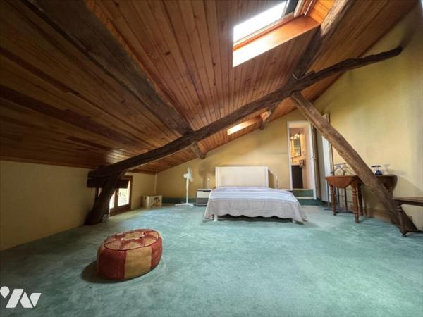 PROPRIETE AVEC VUE DEGAGEE ET PISCINE