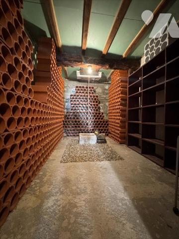 PROPRIETE AVEC VUE DEGAGEE ET PISCINE