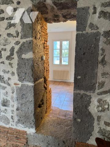 PROPRIETE AVEC VUE DEGAGEE ET PISCINE