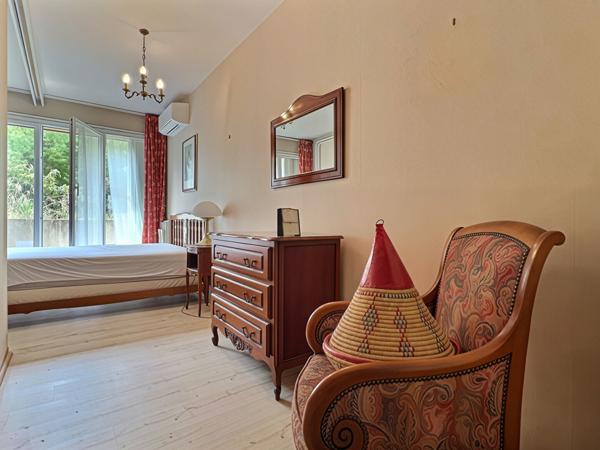 A vendre Appartement de type 4 à Marseille 13006 - secteur LODI - Terrasse - Jardin