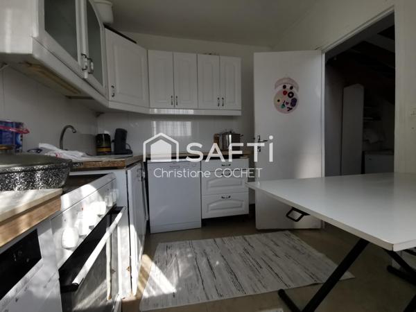 Grand T4 en duplex, vue imprenable sur Melun, sans vis-à-vis, box, cellier et cave.