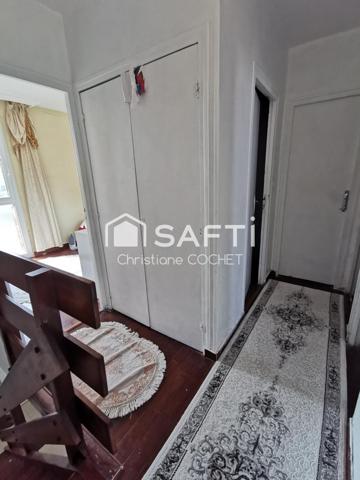 Grand T4 en duplex, vue imprenable sur Melun, sans vis-à-vis, box, cellier et cave.