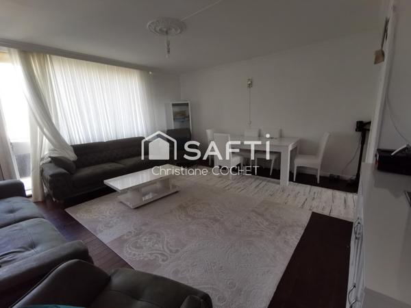 Grand T4 en duplex, vue imprenable sur Melun, sans vis-à-vis, box, cellier et cave.