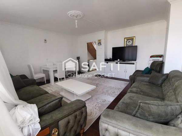 Grand T4 en duplex, vue imprenable sur Melun, sans vis-à-vis, box, cellier et cave.