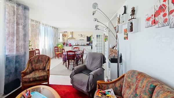Beau T3 rénové de 70 m² au 9ème étage avec 2 balcons à POITIERS