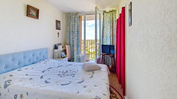 Beau T3 rénové de 70 m² au 9ème étage avec 2 balcons à POITIERS