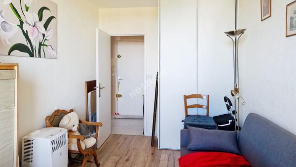 Beau T3 rénové de 70 m² au 9ème étage avec 2 balcons à POITIERS