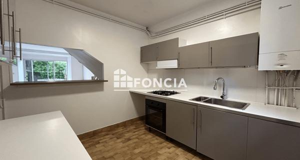 Location Appartement 3 pièces 62.27 m² - Cabannes 13440