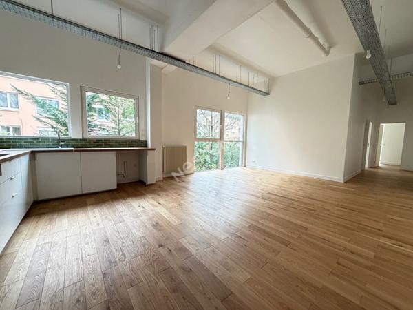 Suresnes limite Puteaux: APPARTEMENT/LOFT de 93m² , 4 pièces -3 chambres, deux places de parking