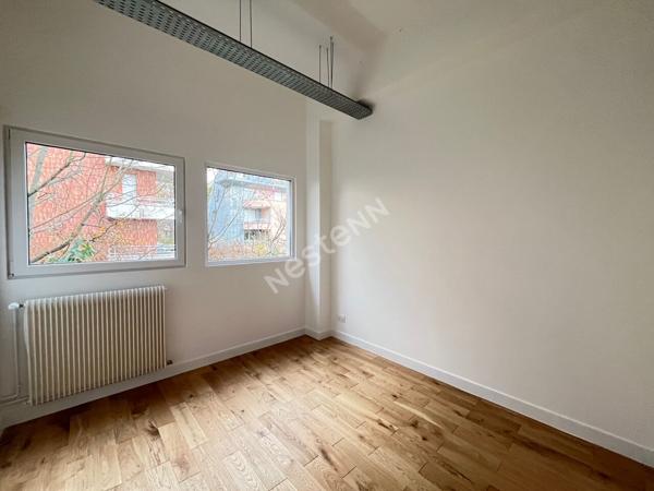 Suresnes limite Puteaux: APPARTEMENT/LOFT de 93m² , 4 pièces -3 chambres, deux places de parking