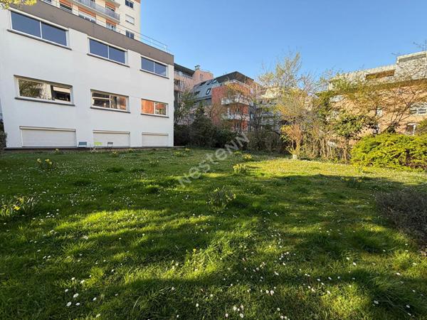 Suresnes limite Puteaux: APPARTEMENT/LOFT de 93m² , 4 pièces -3 chambres, deux places de parking