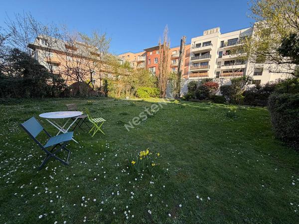 Suresnes limite Puteaux: APPARTEMENT/LOFT de 93m² , 4 pièces -3 chambres, deux places de parking