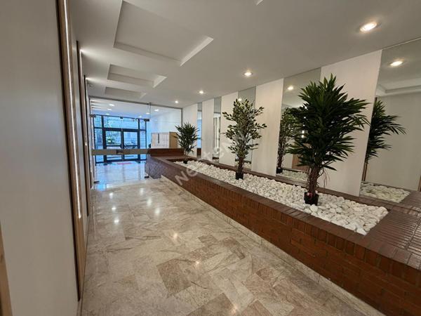 Suresnes limite Puteaux: APPARTEMENT/LOFT de 93m² , 4 pièces -3 chambres, deux places de parking