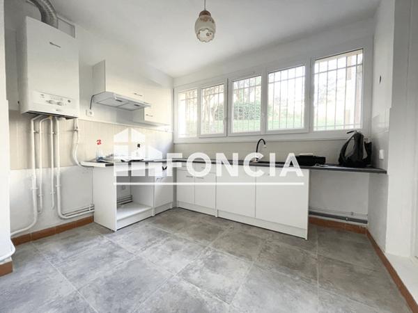 Location Appartement 3 pièces 73.74 m² - 1 RUE MONTEAUX - 14/16/18 BD L'HUILLIER Istres 13800