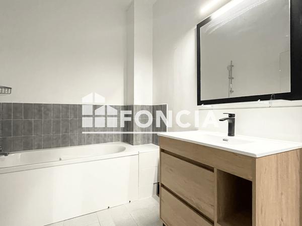 Location Appartement 3 pièces 73.74 m² - 1 RUE MONTEAUX - 14/16/18 BD L'HUILLIER Istres 13800