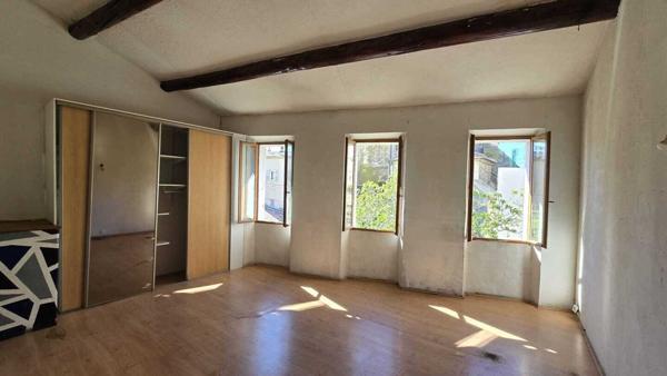 Maison de ville de 80 m² avec terrasse et cave