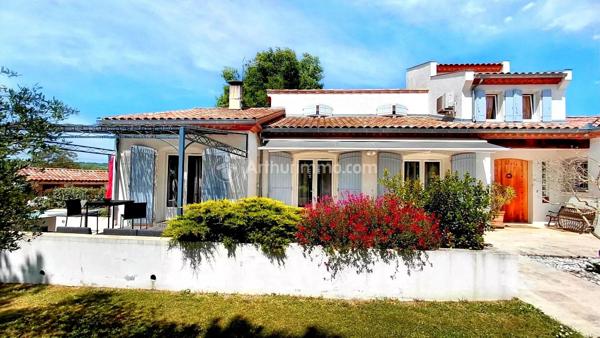 Vente                                                      Villa
                        
                     6 pièces                      196 m2                     à Soual