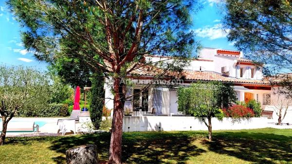 Vente                                                      Villa
                        
                     6 pièces                      196 m2                     à Soual