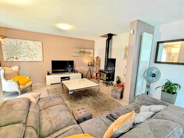 Vente                                                      Villa
                        
                     6 pièces                      196 m2                     à Soual