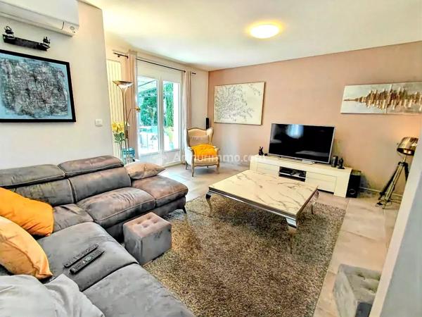 Vente                                                      Villa
                        
                     6 pièces                      196 m2                     à Soual