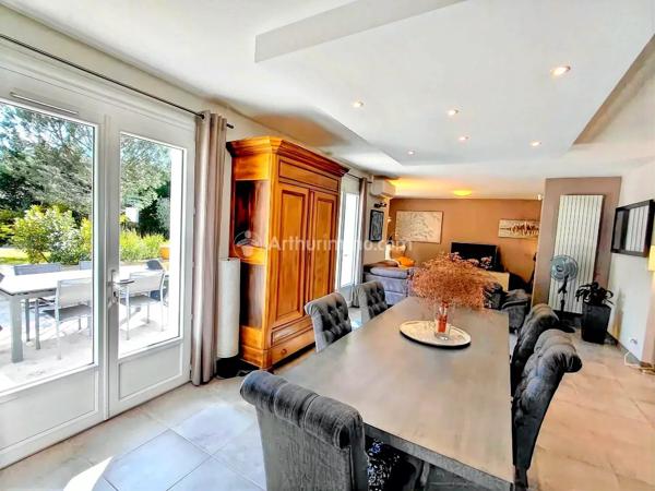 Vente                                                      Villa
                        
                     6 pièces                      196 m2                     à Soual