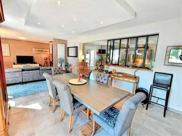 Vente                                                      Villa
                        
                     6 pièces                      196 m2                     à Soual