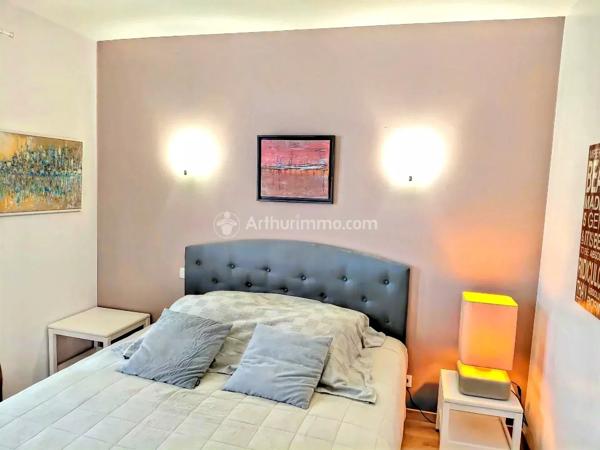 Vente                                                      Villa
                        
                     6 pièces                      196 m2                     à Soual