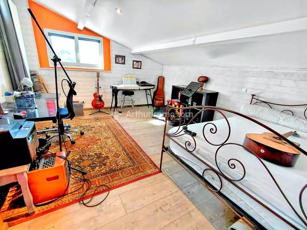 Vente                                                      Villa
                        
                     6 pièces                      196 m2                     à Soual