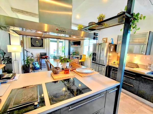 Vente                                                      Villa
                        
                     6 pièces                      196 m2                     à Soual