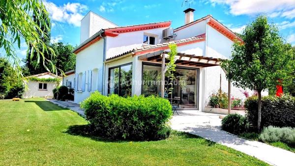 Vente                                                      Villa
                        
                     6 pièces                      196 m2                     à Soual