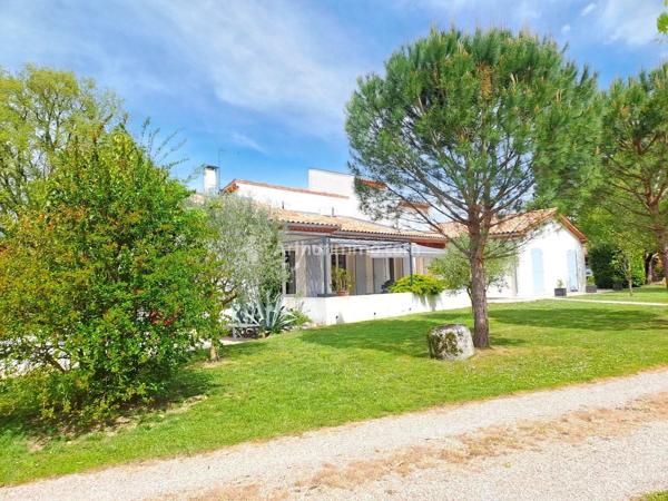 Vente                                                      Villa
                        
                     6 pièces                      196 m2                     à Soual