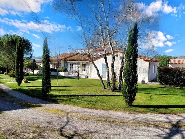 Vente                                                      Villa
                        
                     6 pièces                      196 m2                     à Soual