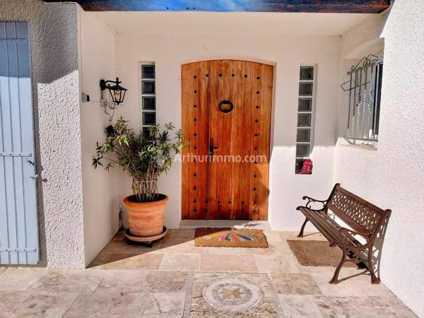 Vente                                                      Villa
                        
                     6 pièces                      196 m2                     à Soual