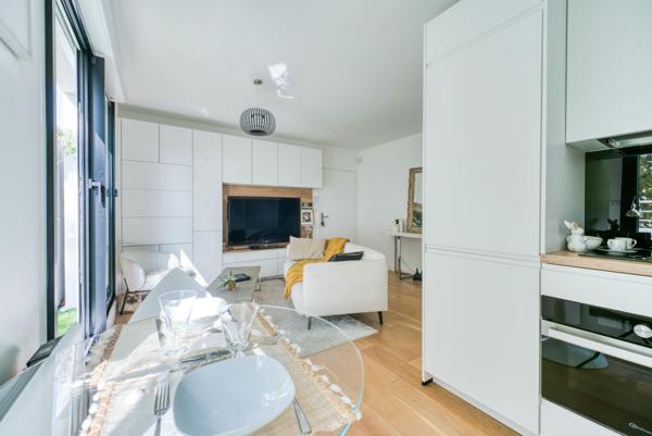 Superbe appartement rénové avec terrasse et garage double