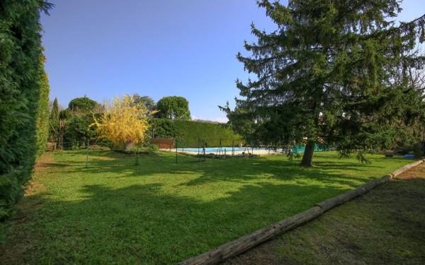 Maison à vendre    9 pièces •  Chanos-Curson