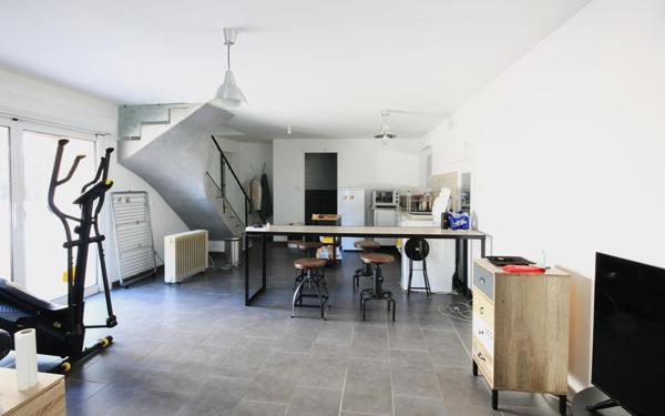 Maison à vendre    9 pièces •  Chanos-Curson