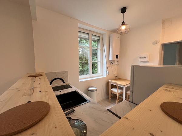 A LOUER STUDIO meublé refait à neuf 34 m² avec parking