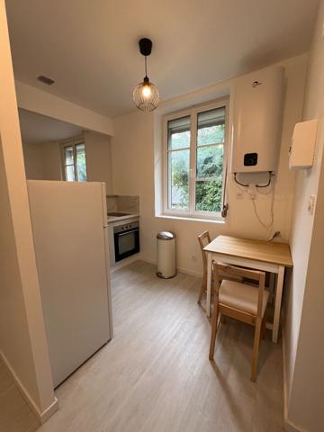 A LOUER STUDIO meublé refait à neuf 34 m² avec parking
