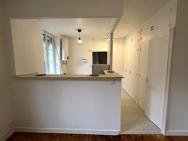 A LOUER STUDIO meublé refait à neuf 34 m² avec parking