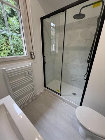 A LOUER STUDIO meublé refait à neuf 34 m² avec parking