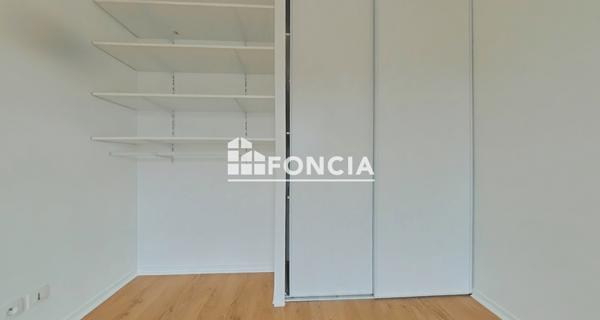Location Appartement 3 pièces 65.12 m² - Corbeil-essonnes 91100