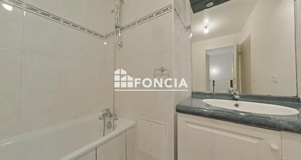 Location Appartement 3 pièces 65.12 m² - Corbeil-essonnes 91100