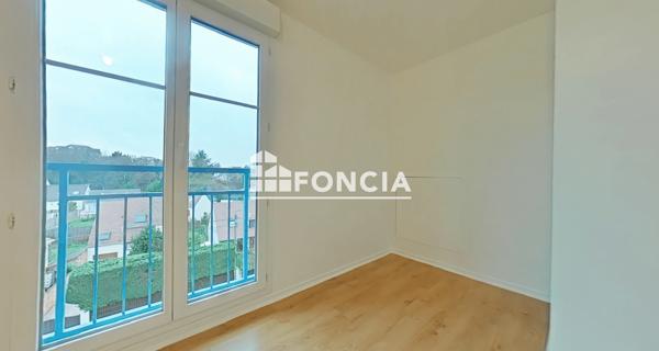 Location Appartement 3 pièces 65.12 m² - Corbeil-essonnes 91100