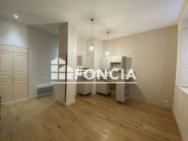 Location Appartement 2 pièces 33.72 m² - 7 RUE FRESQUE Nimes 30000