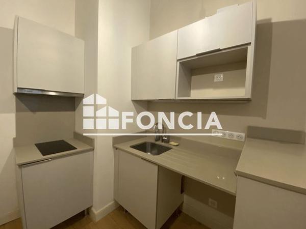 Location Appartement 2 pièces 33.72 m² - 7 RUE FRESQUE Nimes 30000