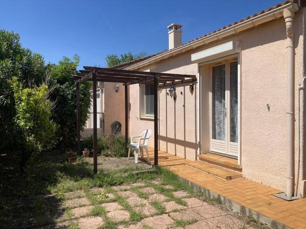 Ginestas : Agréable plain-pied entre confort, lumière et jardin arboré